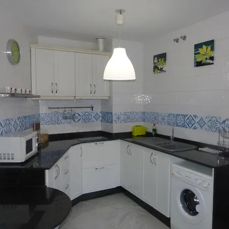 Alameda Del Tajo Ii Parquing Center روندا