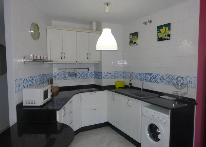 Alameda Del Tajo Ii Parquing Center روندا